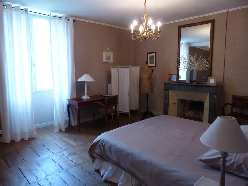 Le Domaine De Panissac Bed & Breakfast Berneuil  Room photo