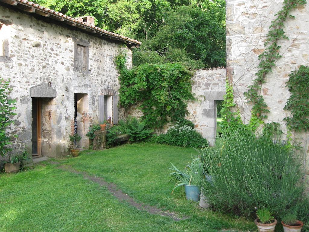 Le Domaine De Panissac Bed & Breakfast Berneuil  Exterior photo